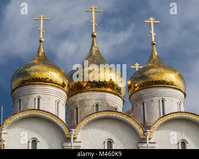 Le cupole della chiesa ortodossa. La santa Chiesa di ascensione del monastero di Elizaveta in Kropyvnytskyi, Ucraina. Foto Stock