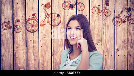 Immagine composita della donna sorridente in posa su sfondo bianco Foto Stock