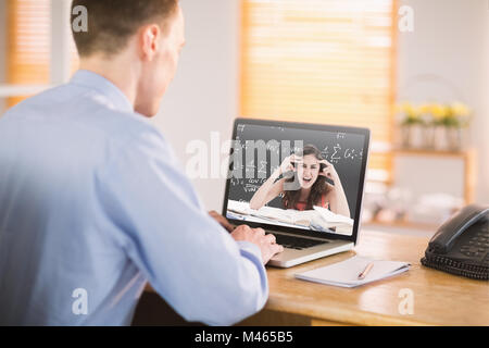 Immagine composita di imprenditore lavorando sul suo computer portatile Foto Stock