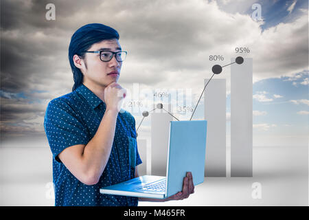 Immagine composita di pensosa hipster usando il suo computer portatile Foto Stock
