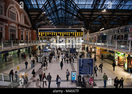 Concorsi pubblici a Liverpool Street Stazione Ferroviaria, Londra, Inghilterra, Regno Unito. Foto Stock