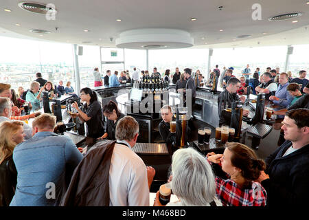 La Gravity Bar, Guinness Storehouse, Dublino, Irlanda Foto Stock