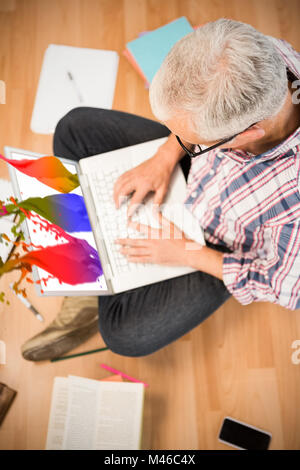 Immagine composita di rosa gli spruzzi di vernice e cadute Foto Stock