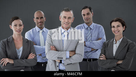 Immagine composita del team Aziende a lavorare felicemente insieme sul computer portatile Foto Stock