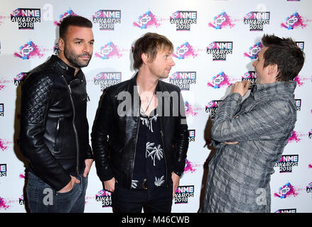 Muse (Matt Bellamy, Chris Wolstenholme e Dominic Howard) in arrivo per il VO5 NME Awards 2018 tenutasi presso l'O2 Brixton Academy di Londra. Foto Stock