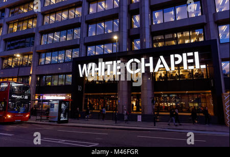 La Cappella bianco edificio a 10 Whitechapel High Street, Londra England Regno Unito Regno Unito Foto Stock