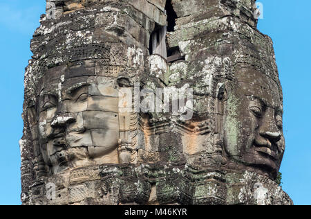 Facce di pietra di Avalokiteshvara al tempio Bayon, Angkor Thom, Cambogia Foto Stock