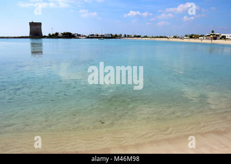 Spiaggia vicino a Porto Cesareo una città sul mare Ionio nel Salento regione Puglia, Italia Foto Stock