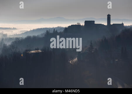 Monferrato Astigiano, Piemonte, Italia. Monferrato regione vinicola, Castagnole Monferrato Village Foto Stock