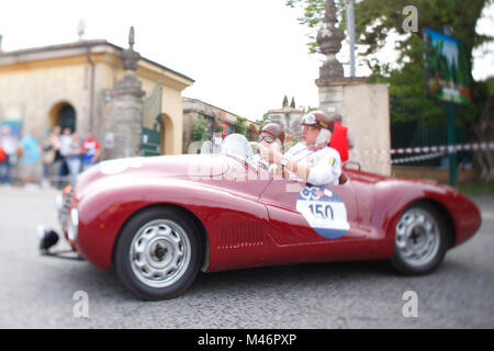 Valeggio sul Mincio, Italia. 18th, maggio 2017. Equipaggio composto da Daniele Turrisi (Italia) e Massimiliano Girardo dalla Svizzera con il loro modello auto, Foto Stock