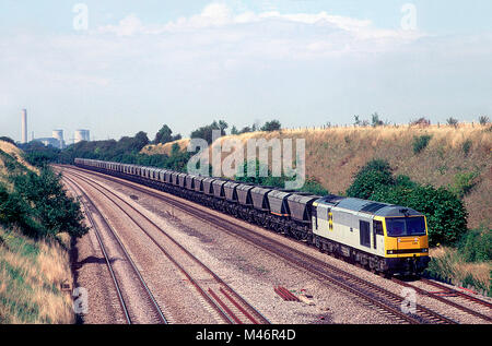 Una classe 60 locomotiva diesel numero 60089 lavorando un vuoto Merry Go Round del carbone che lavora da Didcot Power Station a sud di Moreton. Il 14 agosto 1993. Foto Stock