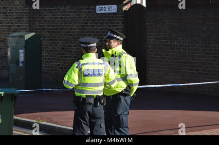 La Metropolitan Police risposta alla II Guerra Mondiale bombe inesplose incidente al London City Airport in London Royal Docks Credito: un Christy/Alamy Live News Foto Stock