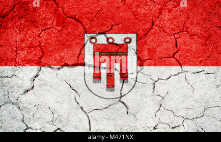 Vorarlberg, Stato austriaco bandiera sulla terra arida terra sfondo texture Foto Stock