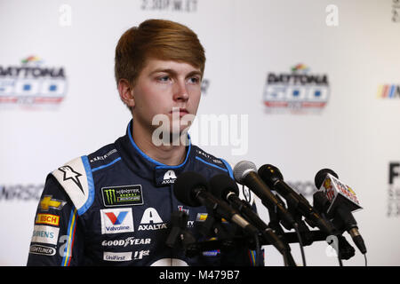 Daytona Beach, Florida, Stati Uniti d'America. Xiv Feb, 2018. Febbraio 14, 2018 - Daytona Beach, Florida, Stati Uniti d'America: William Byron (24) parla ai media per la Daytona 500 media giorno prima per la Daytona 500 al Daytona International Speedway di Daytona Beach, Florida. Credito: Justin R. Noe Asp Inc/ASP/ZUMA filo/Alamy Live News Foto Stock