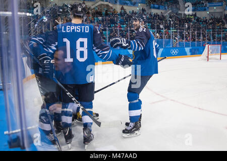 Gangneung, Corea del Sud. Xiv Feb, 2018. In Finlandia i giocatori festeggiare il punteggio contro la Germania nel secondo periodo di Hockey su ghiaccio: Uomini Turno preliminare - Gruppo C a Gangneung Hockey Center durante il 2018 Pyeongchang Giochi Olimpici Invernali. Credito: Mark Avery/ZUMA filo/Alamy Live News Foto Stock