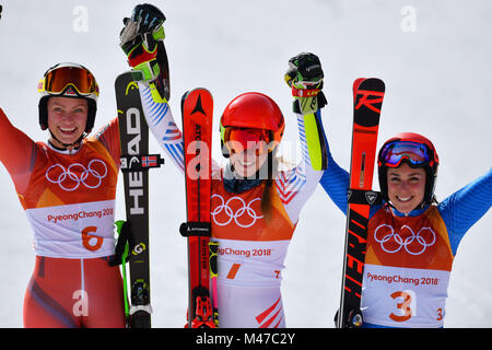 Pyeongchang, Corea del Sud. Credito: MATSUO. 15 Feb, 2018. (L-R) Ragnhild Mowinckel (NOR), Mikaela Shiffrin (USA), Federica Brignone (ITA) Sci Alpino : Ladies Slalom Gigante a Yongpyong Alpine Center durante la PyeongChang 2018 Giochi Olimpici Invernali di Pyeongchang, Corea del Sud. Credito: MATSUO .K/AFLO/Alamy Live News Foto Stock