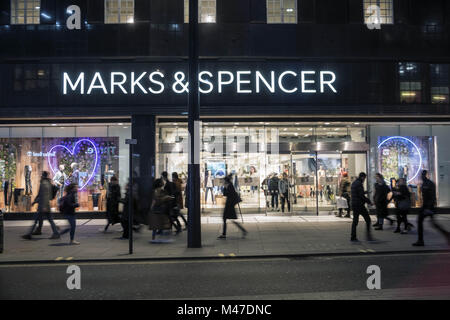 Londra, Regno Unito. 30 gen, 2018. La Marks & Spencer store visto a Londra famosa Oxford street. Il centro di Londra è uno dei più interessanti di attrazione turistica per gli individui il cui disposto a fare acquisti e a godere della varietà di famosi in tutto il mondo e marchi. Credito: Rahman Hassani/SOPA/ZUMA filo/Alamy Live News Foto Stock