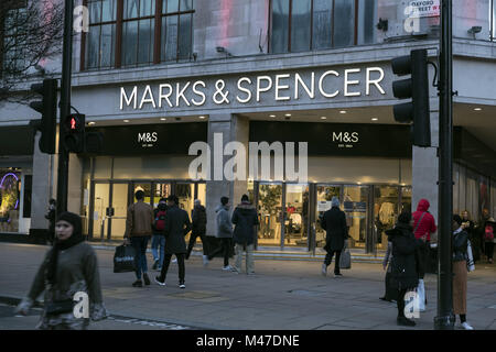 Londra, Regno Unito. 30 gen, 2018. La Marks & Spencer store visto a Londra famosa Oxford street. Il centro di Londra è uno dei più interessanti di attrazione turistica per gli individui il cui disposto a fare acquisti e a godere della varietà di famosi in tutto il mondo e marchi. Credito: Rahman Hassani/SOPA/ZUMA filo/Alamy Live News Foto Stock