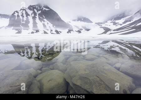 Lago Tarfala, Kebnekaise montagne, Lapponia, Svezia Foto Stock