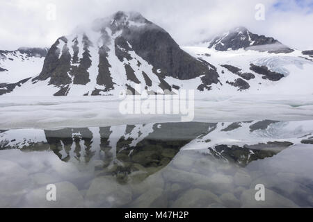 Lago Tarfala, Kebnekaise montagne, Lapponia, Svezia Foto Stock