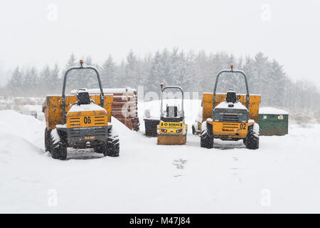Costruzione casa groundworks macchine sul sito in inverno - REGNO UNITO Foto Stock