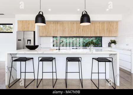 Ampia e lussuosa cucina Australiana con marmo banco isola Foto Stock