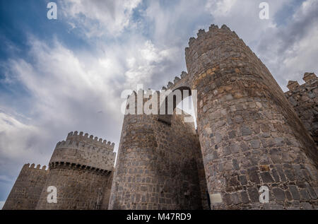 Mura di Avila, città spagnola in Castiglia e Leon Foto Stock