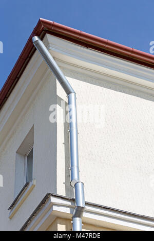 Nuovo sensore pioggia canaletta e la grondaia Foto Stock
