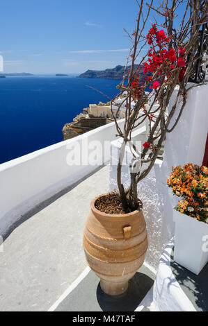 Oia i ponti di lusso e patio Foto Stock