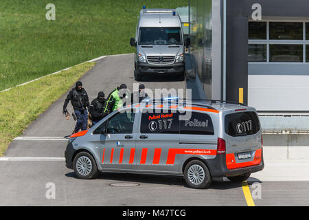 Polizeiauto mit Sondergruppe Luchs von der Luzerner Polizei Foto Stock