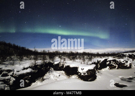 Abiskojakka-Canyon e luci del nord in inverno Foto Stock