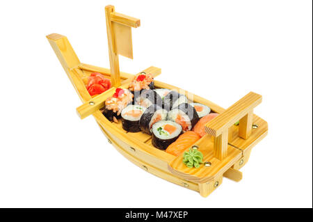 Sushi set di rulli sulla nave piastra sagomata Foto Stock