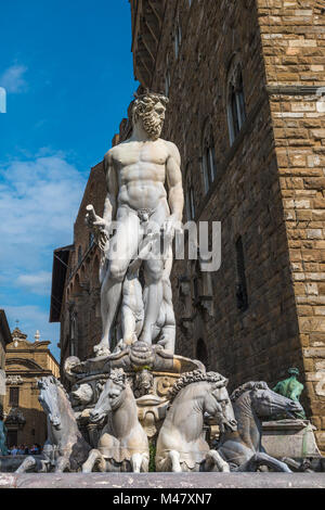 Fontana del Nettuno in Piazza della Signoria a Firenze Foto Stock