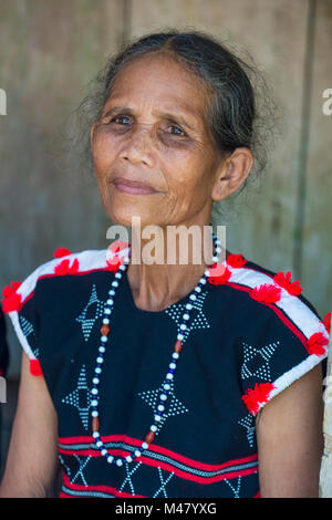 Ritratto di una donna dalla Cotu minoranza in Quang Nam Vietnam Foto Stock