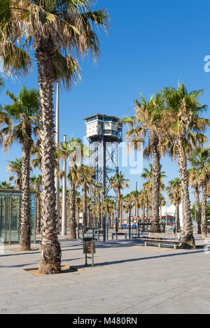 La Plaça del Mar nel quartiere Barceloneta Foto Stock