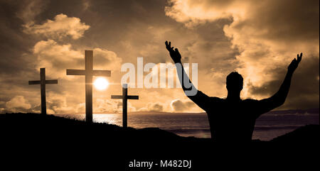 Immagine composita di felice tifo imprenditore solleva le braccia Foto Stock