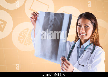 Immagine composita di asian medico controllo MRI scan Foto Stock