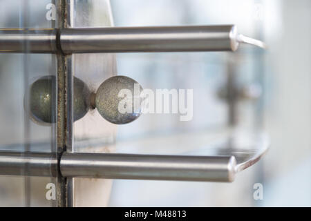 Visualizzazione dettagliata dell'acquisto di una porta di vetro. Foto Stock