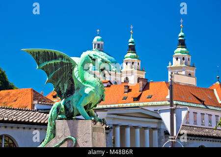 Ponte del drago e i punti di riferimento di Ljubljana view Foto Stock