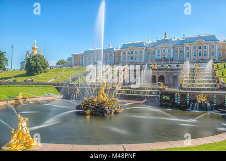 Grand cascata in Pertergof, San Pietroburgo, Russia. Foto Stock