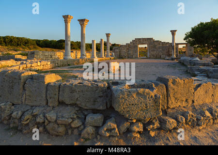 Antica Basilica di greco e di colonne di marmo in Chersonesus Taurica. Foto Stock