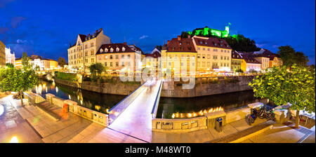 Serata panorama del fiume di Lubiana, architettura e castello Foto Stock