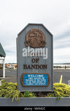 Bandon,Oregon,Stati Uniti d'America - 7 Giugno 2017 : il segnale di benvenuto del porto di Bandon Foto Stock