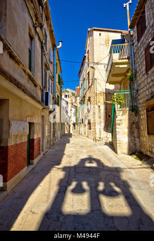 Vecchio strette strade di pietra di Vis Foto Stock