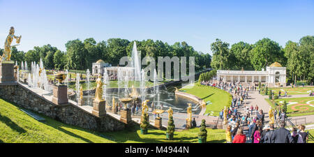 Grand cascata in Pertergof, San Pietroburgo, Russia. Foto Stock