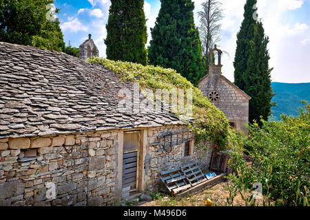 Il vecchio borgo in pietra di Skrip view Foto Stock