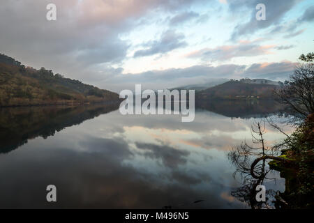 Tramonto sul fiume Limia - entre ambos - os - Rios - Portogallo Foto Stock