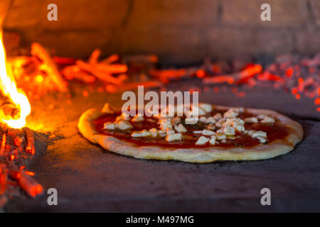 Pizza dal forno a legna Foto Stock