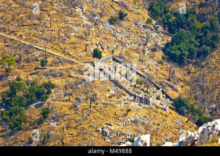 Stone apiario in Pustinja Blaca canyon Foto Stock