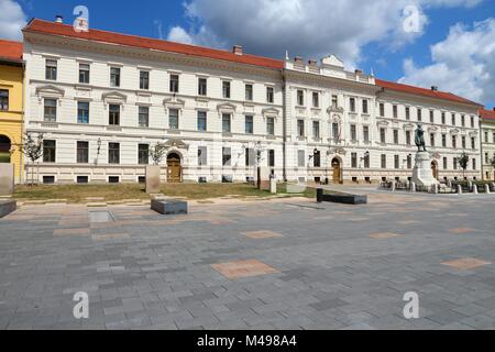 Pecs, Ungheria. Città della Contea di Baranya. Pecs edificio comunale sulla piazza Kossuth. Foto Stock